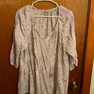 Cute light blouse to drink wine in.